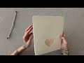 Хартиена кутия с прозорче сърце и усукана връв
